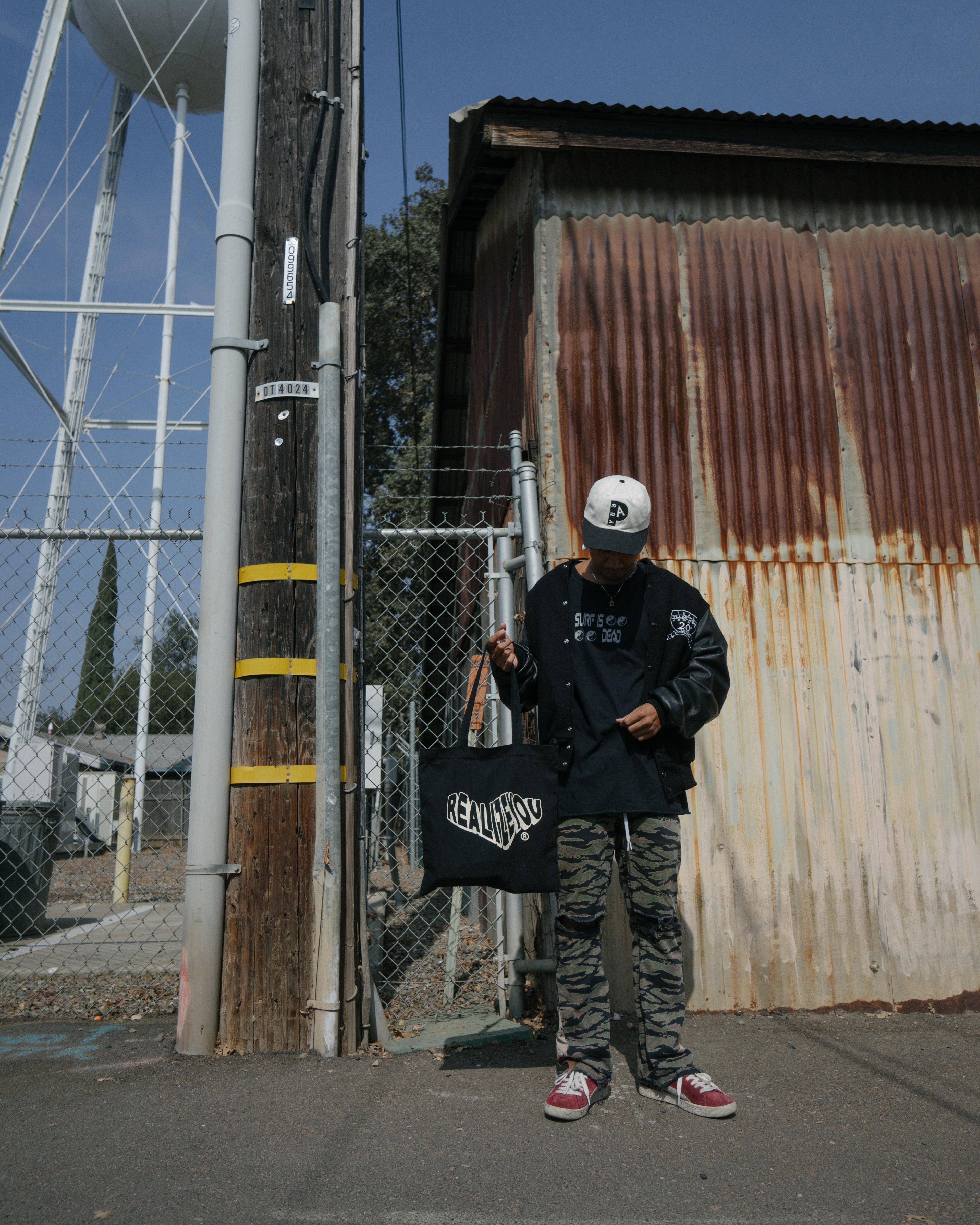 WAVY LOGO TOTE (BLACK)