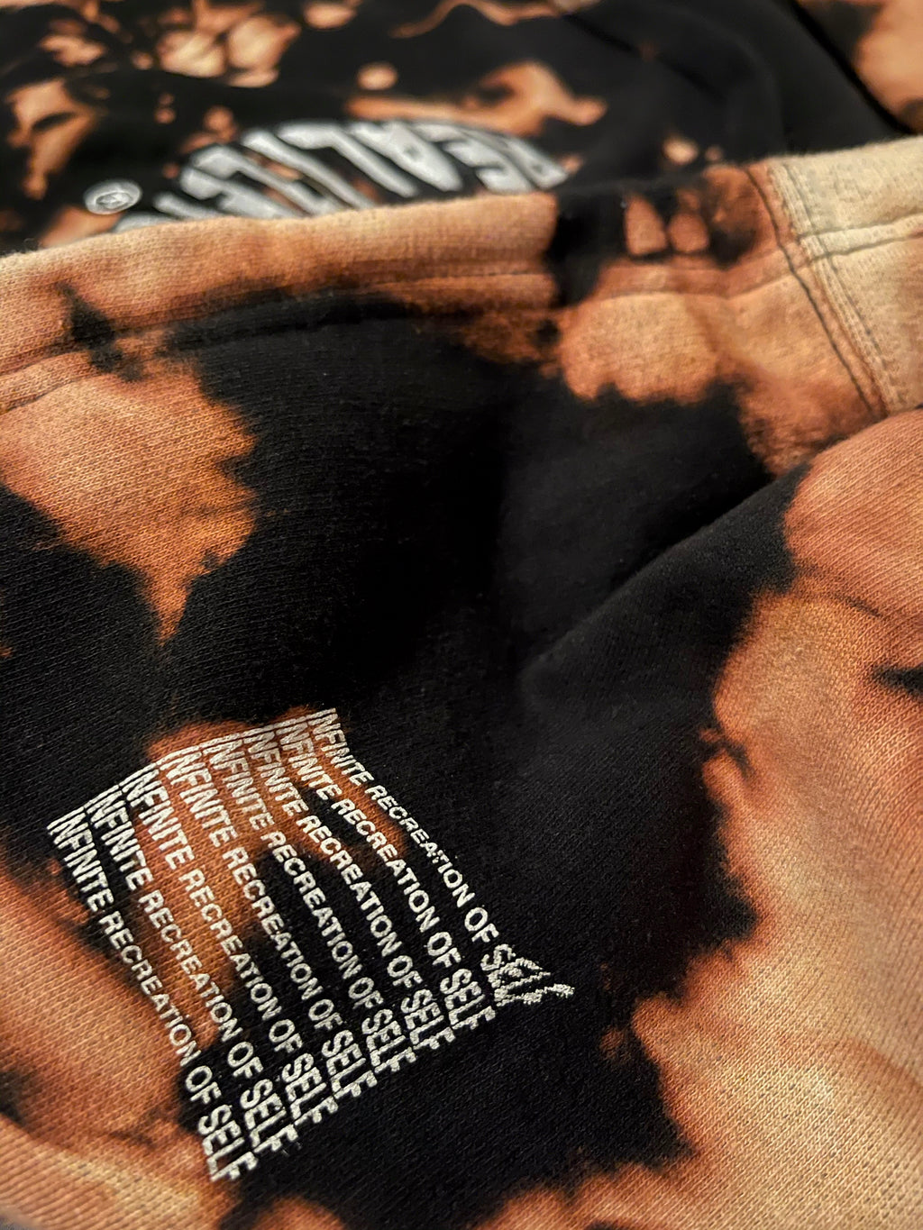 WAVY LOGO HOODIE (TIE DYE)